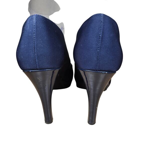 Womens Bandolino 3" Heels Comfortable Classy Womens Size 8
Excellent condition - Picture 5 of 8